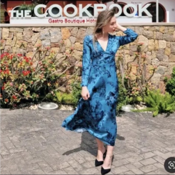 ✨✨ Zara Floral Print Dress Blue|Black - Picture 12 of 13